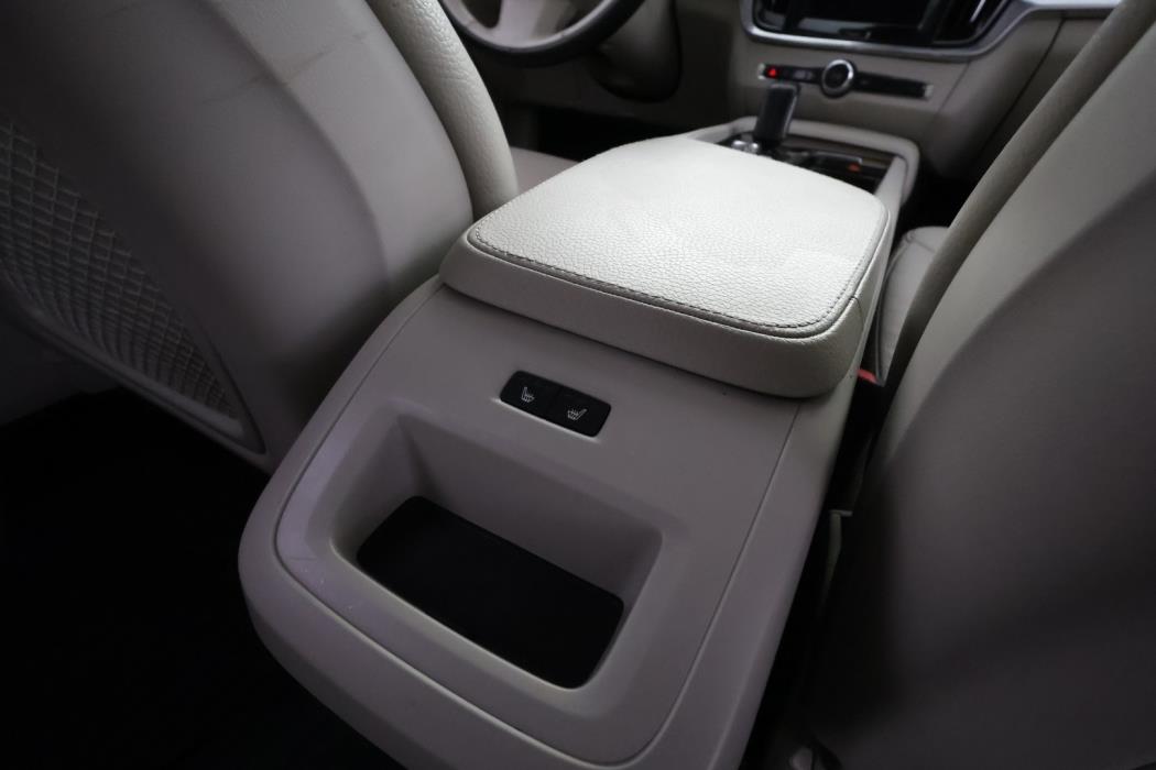 VOLVO V90 2021