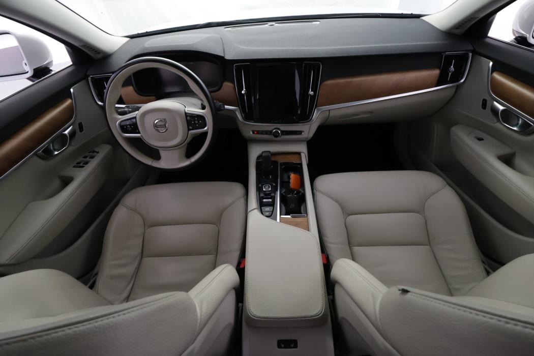 VOLVO V90 2021