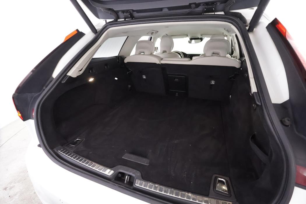 VOLVO V90 2021