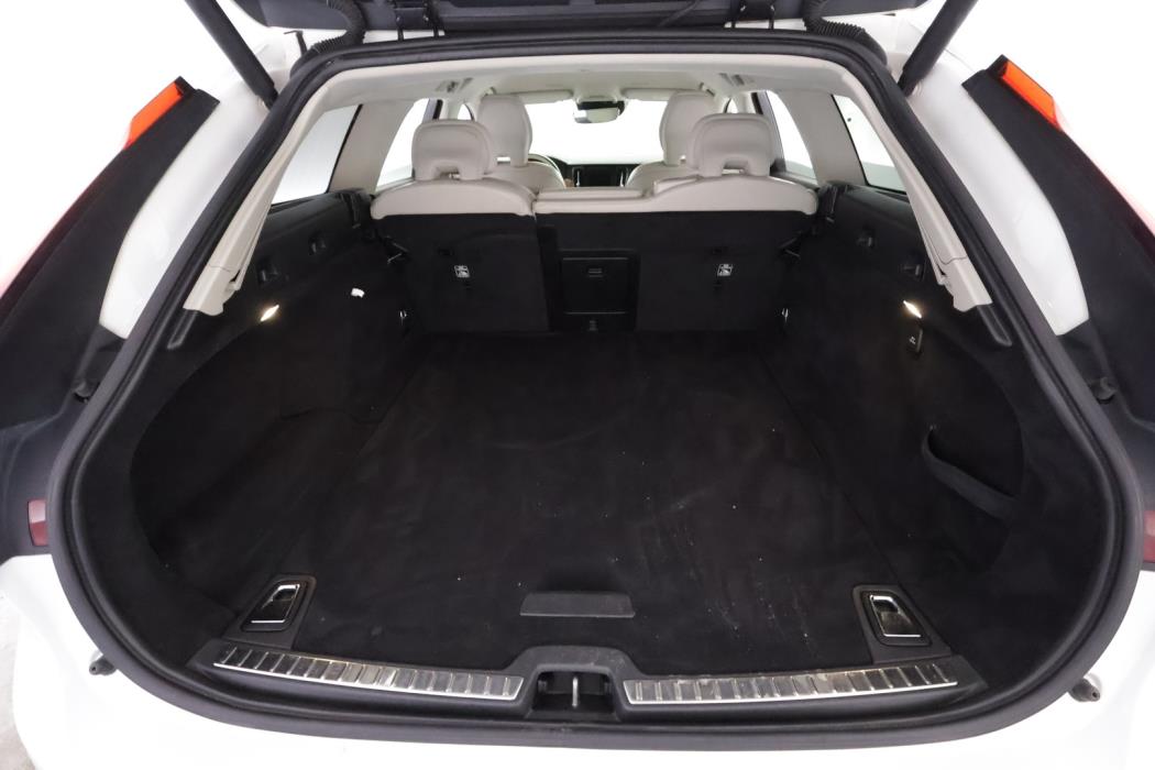 VOLVO V90 2021