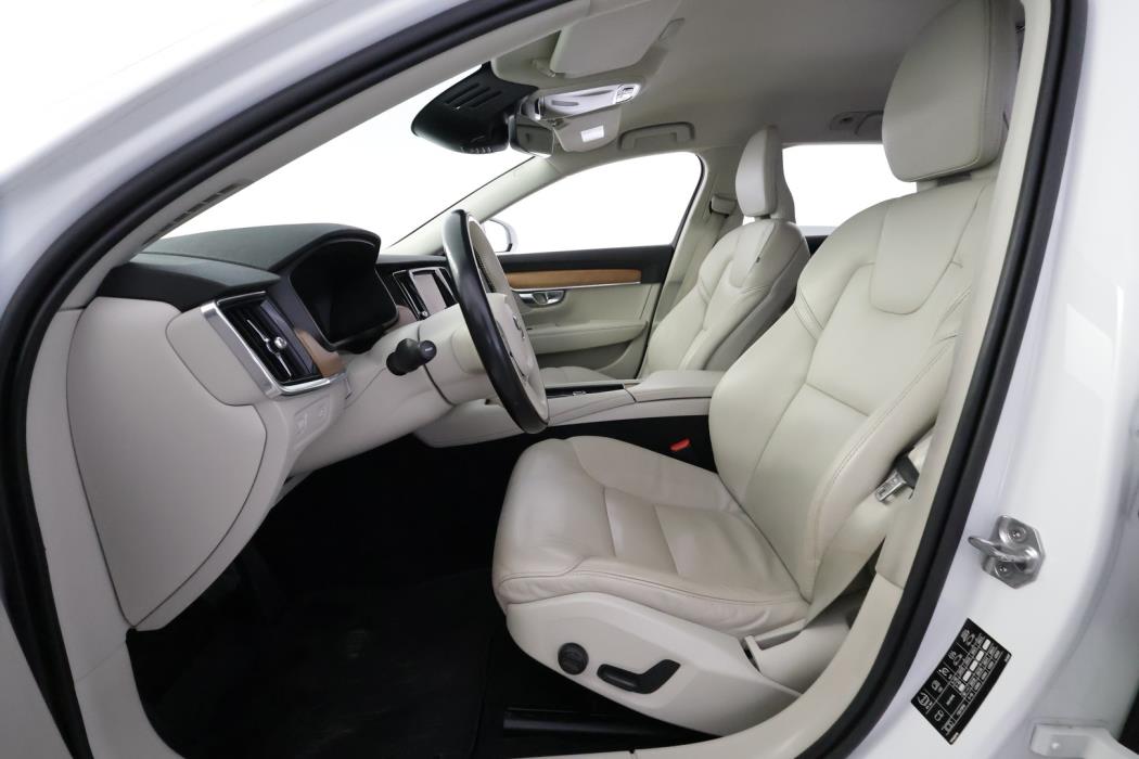 VOLVO V90 2021