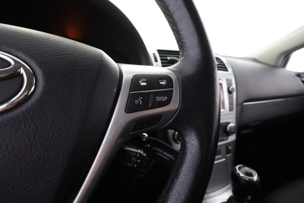 TOYOTA Avensis 2013