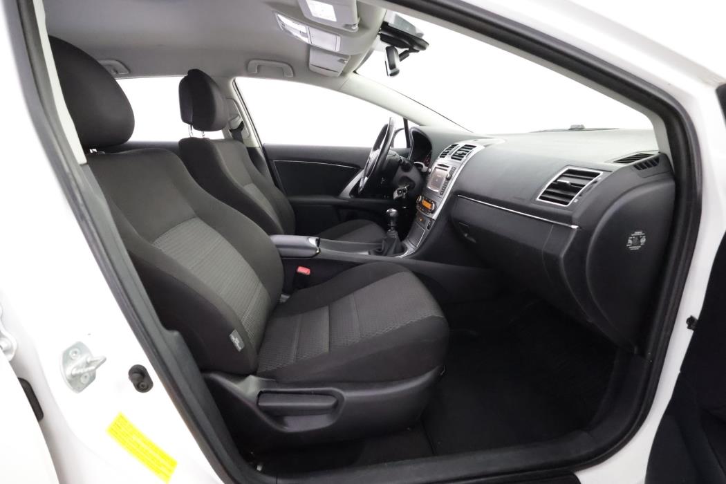 TOYOTA Avensis 2013