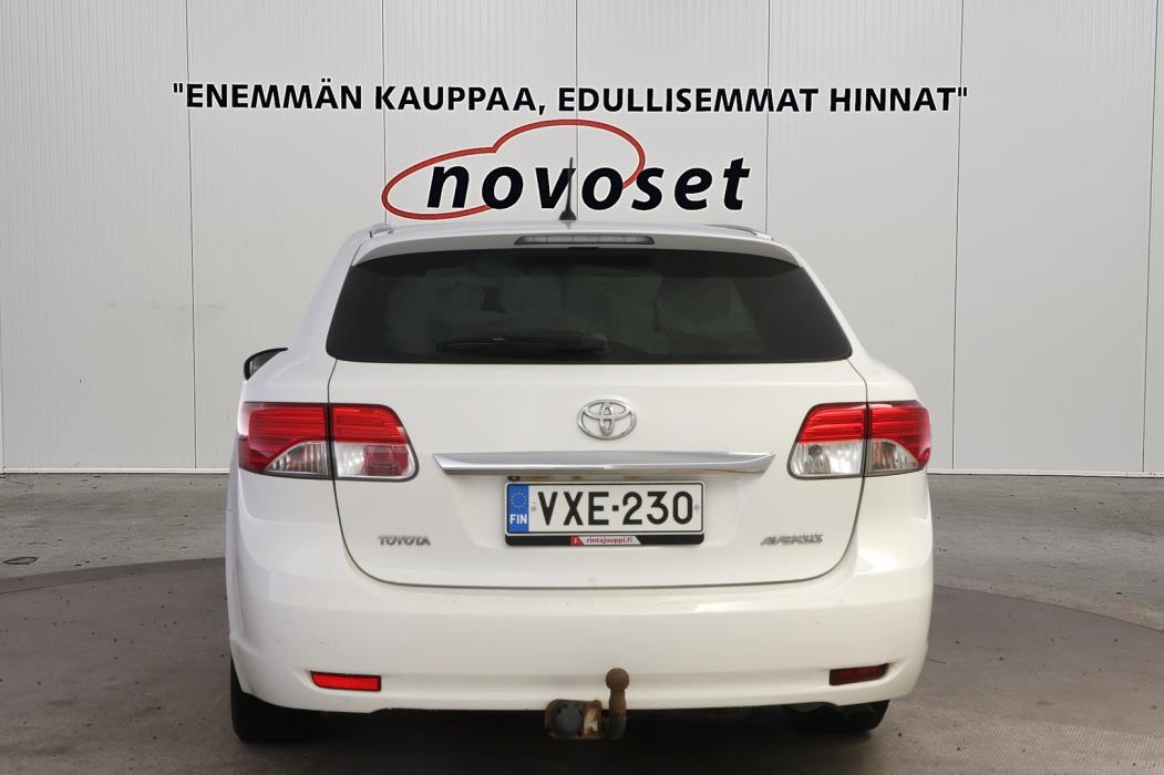 TOYOTA Avensis 2013