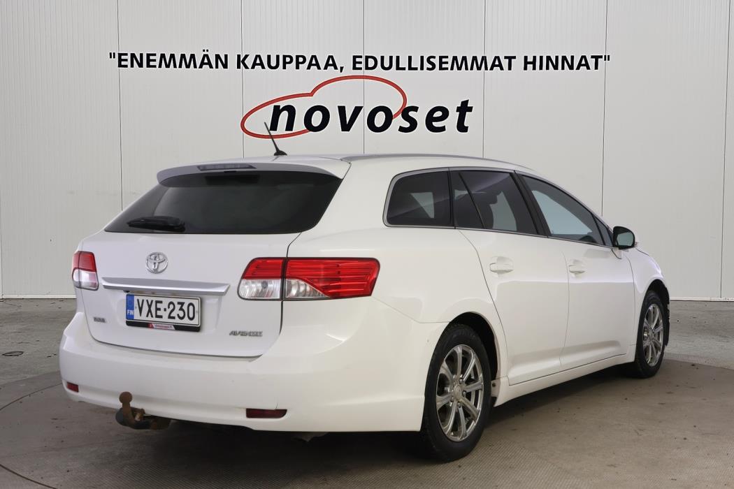 TOYOTA Avensis 2013