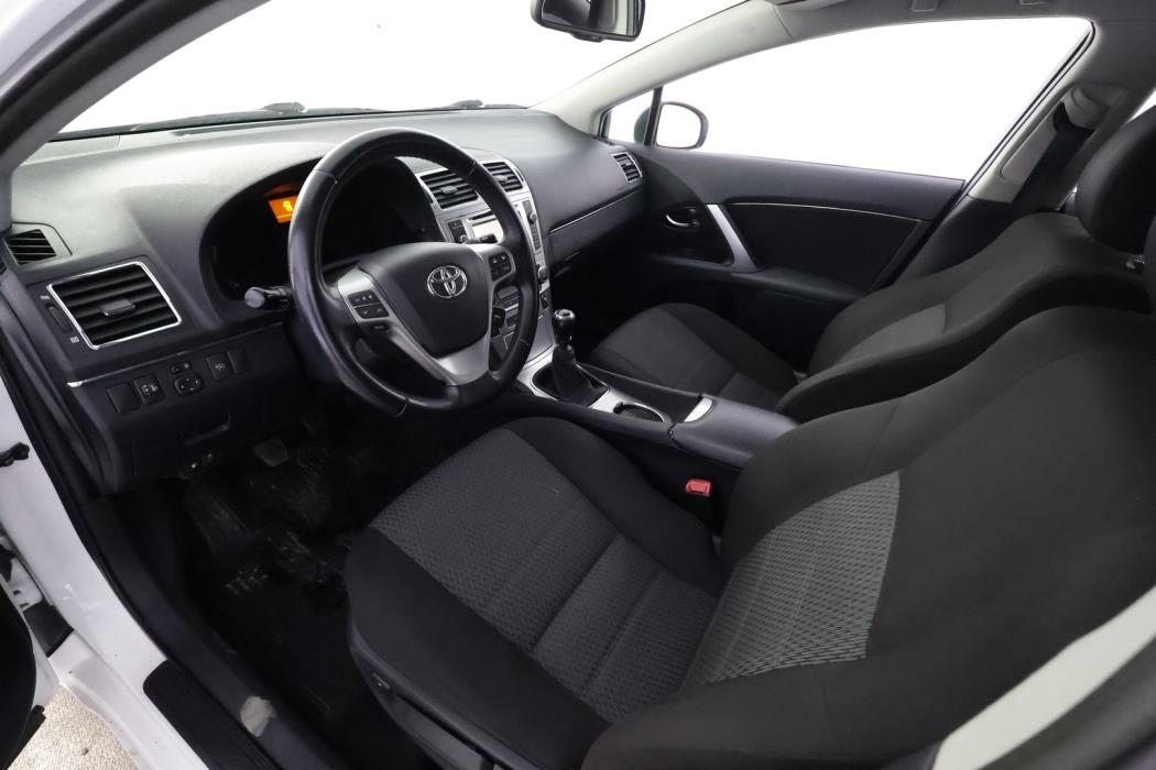 TOYOTA Avensis 2013