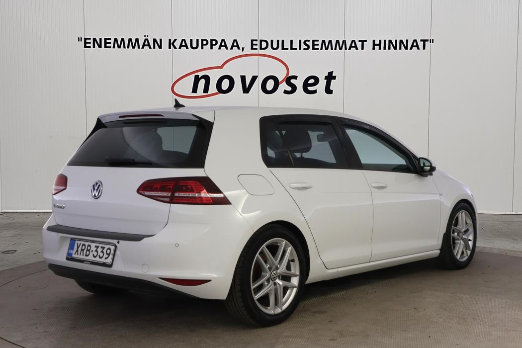 VOLKSWAGEN Golf 2015