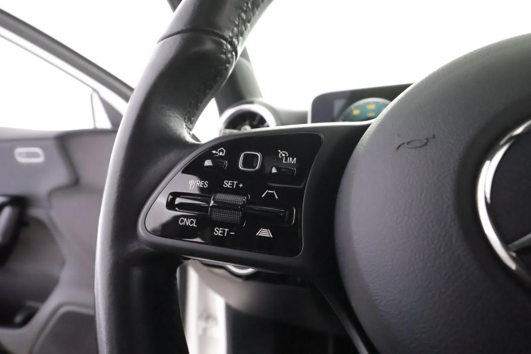 MERCEDES-BENZ A 2021