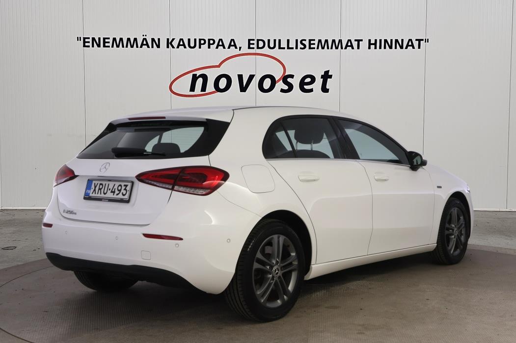 MERCEDES-BENZ A 2021