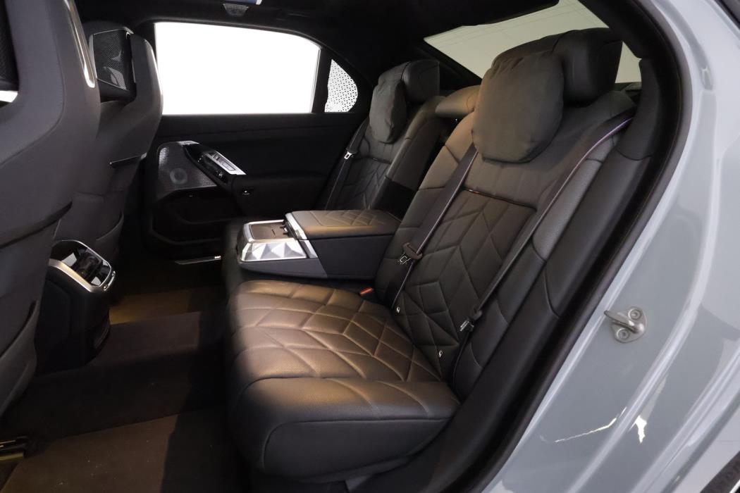 BMW i7 2023