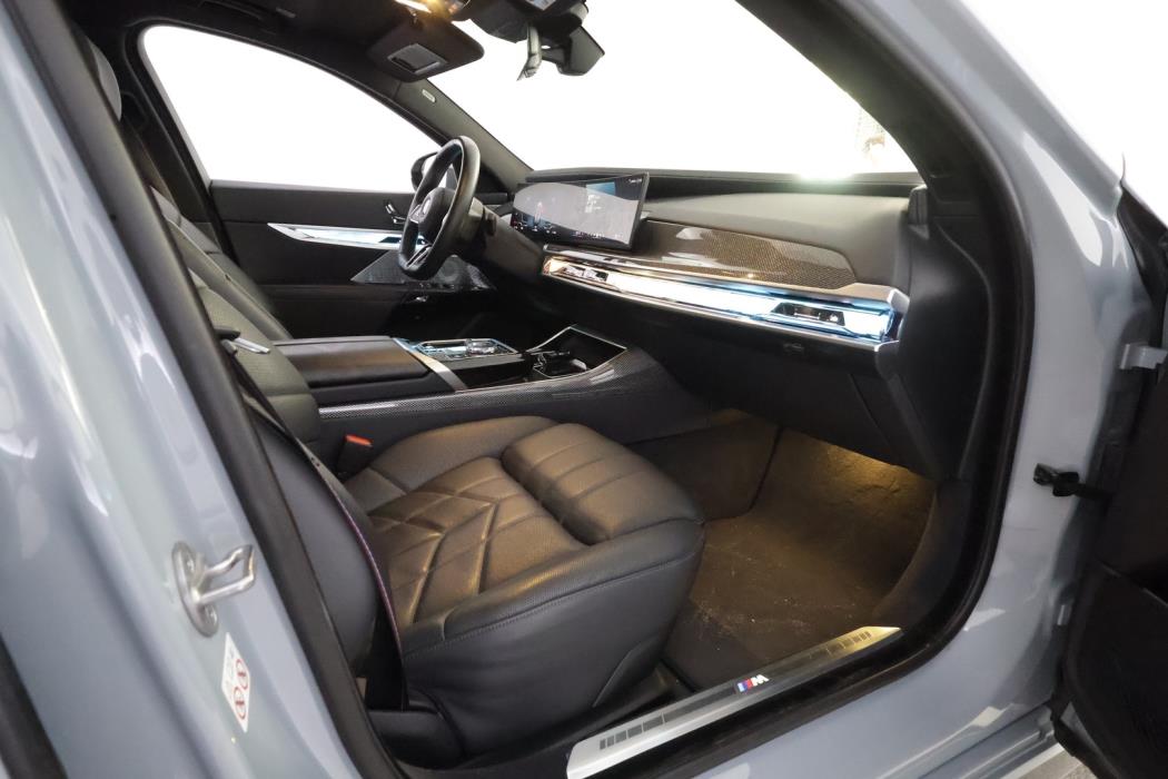 BMW i7 2023