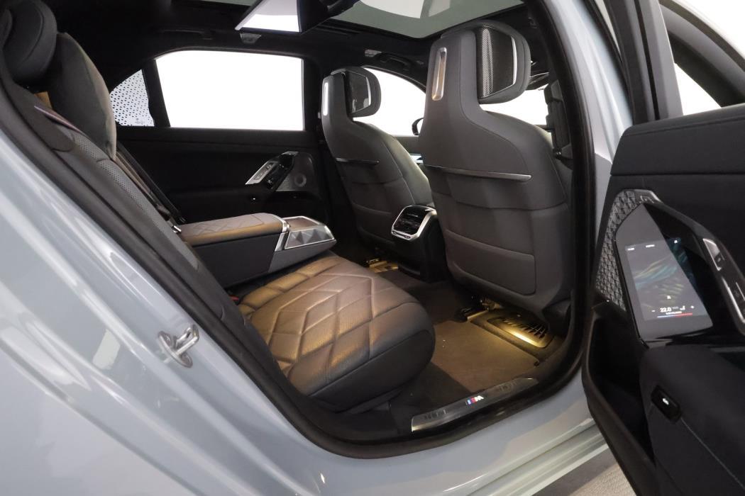 BMW i7 2023