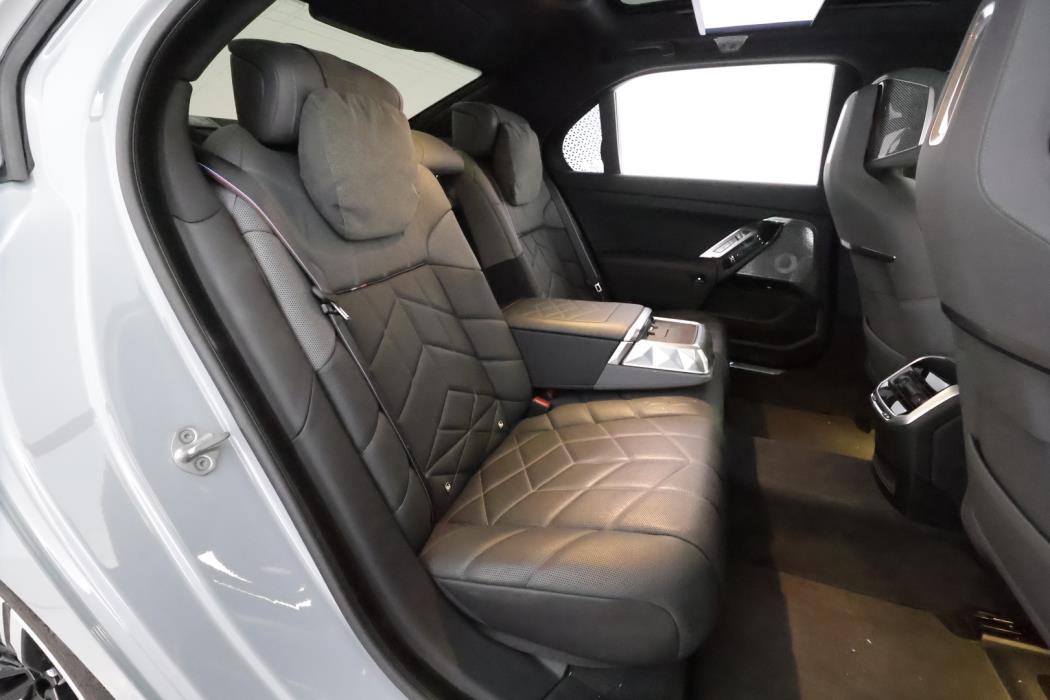 BMW i7 2023