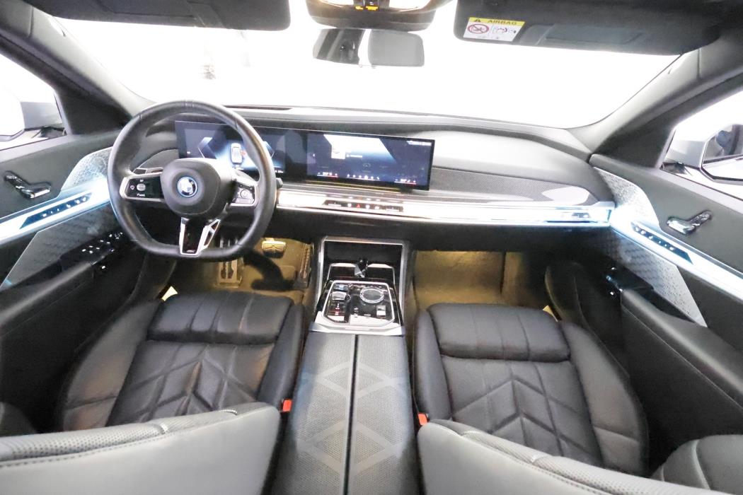 BMW i7 2023