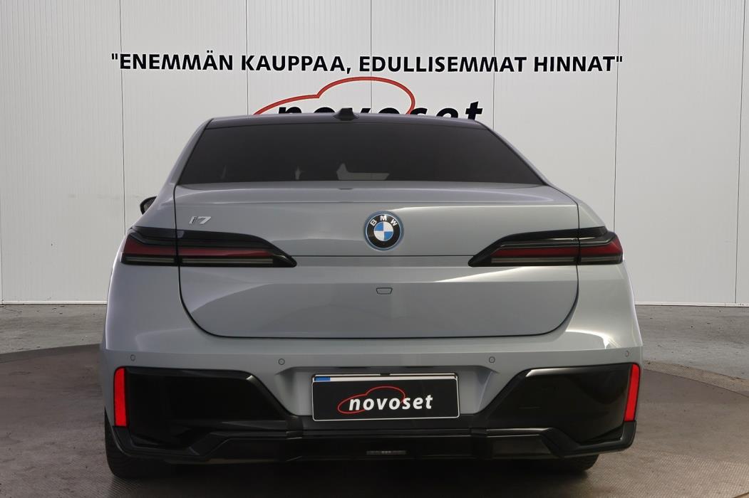 BMW i7 2023