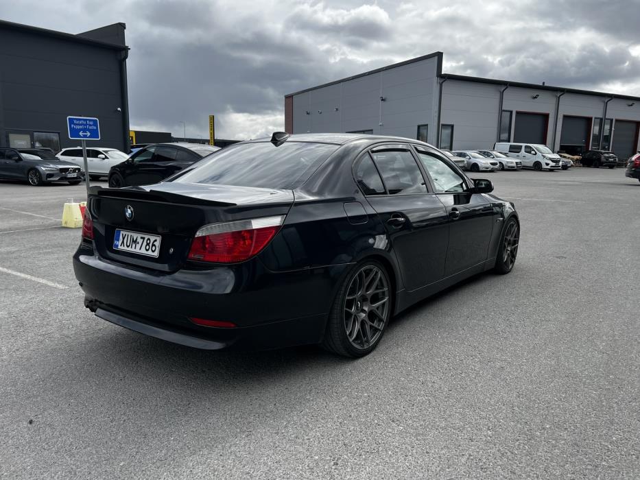 BMW 530 2004