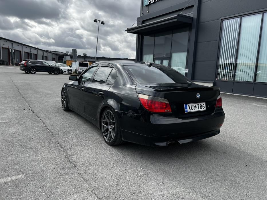 BMW 530 2004