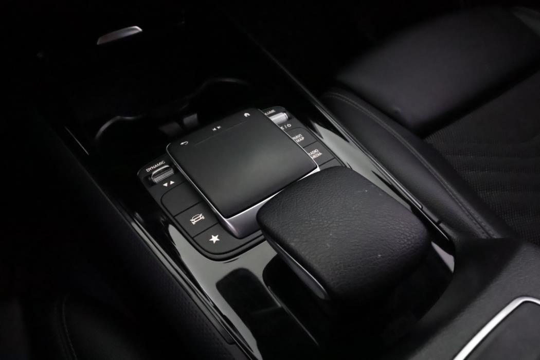 MERCEDES-BENZ GLB 2021
