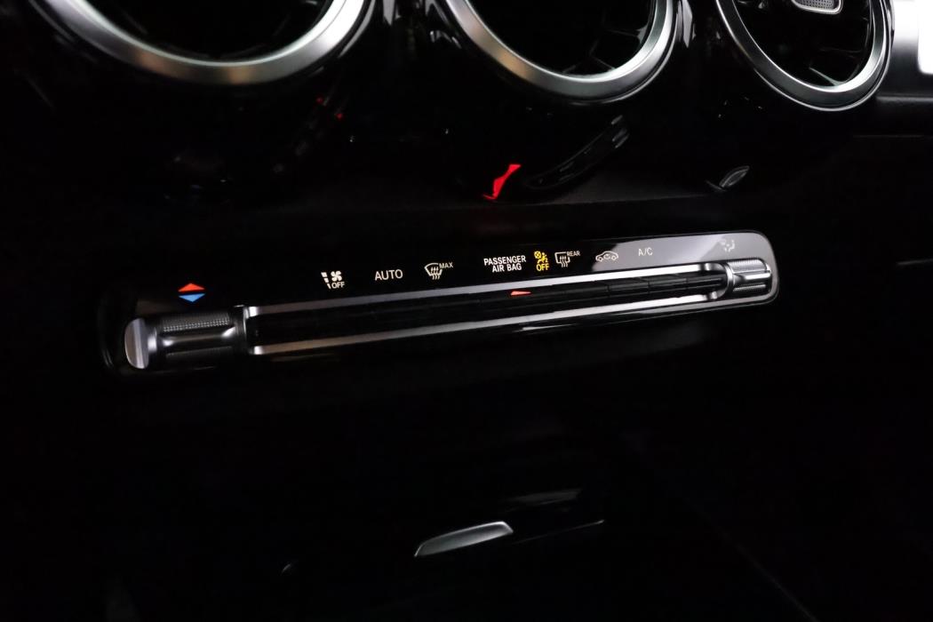 MERCEDES-BENZ GLB 2021