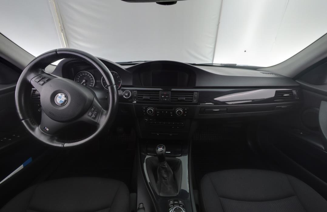 BMW 318 2011