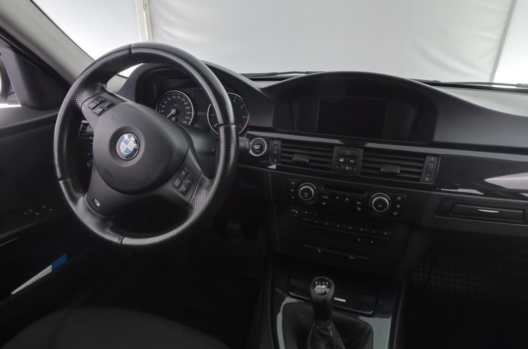 BMW 318 2011