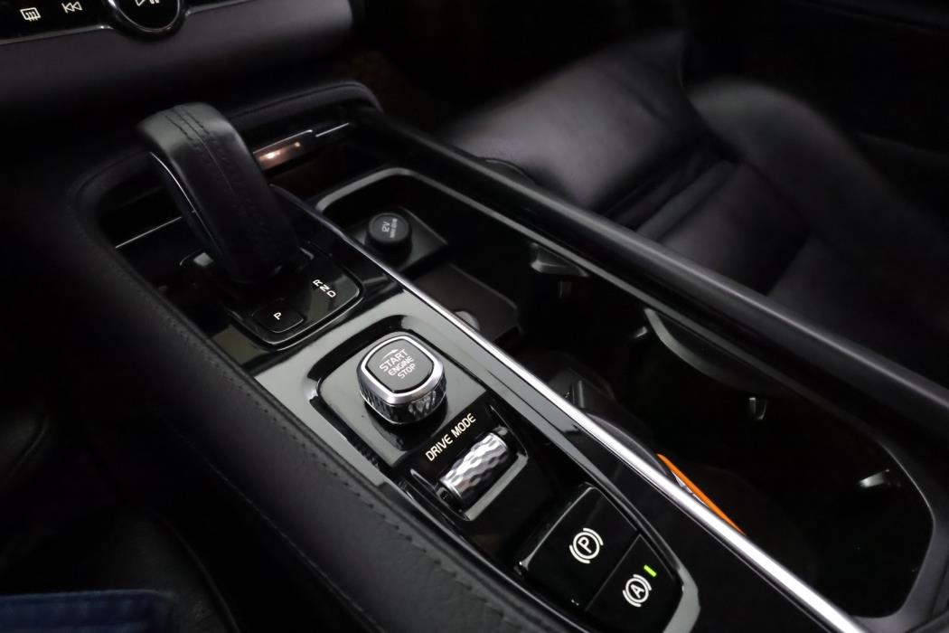 VOLVO XC90 2021