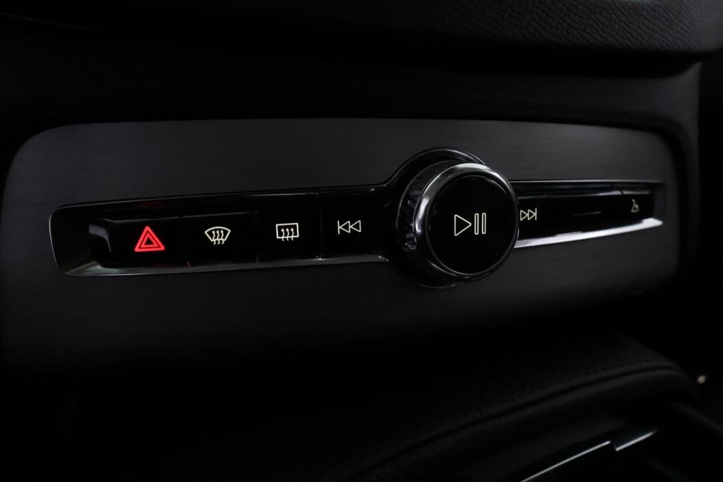 VOLVO XC90 2021