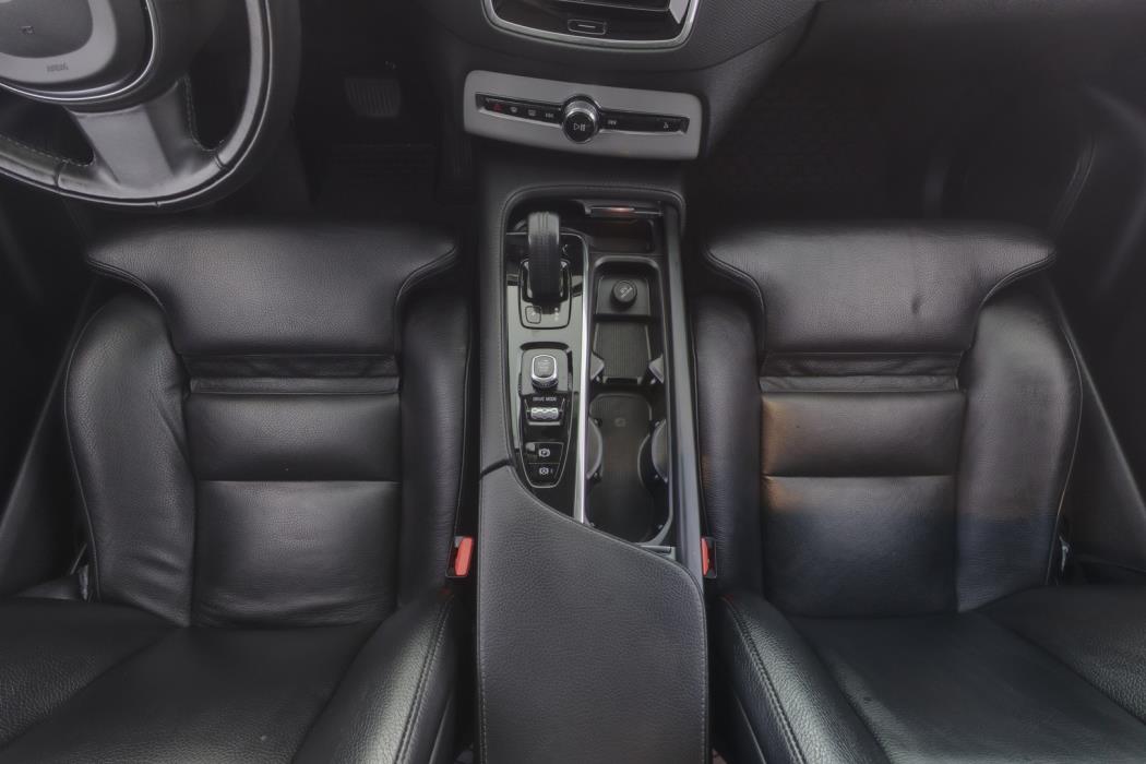 VOLVO XC90 2021