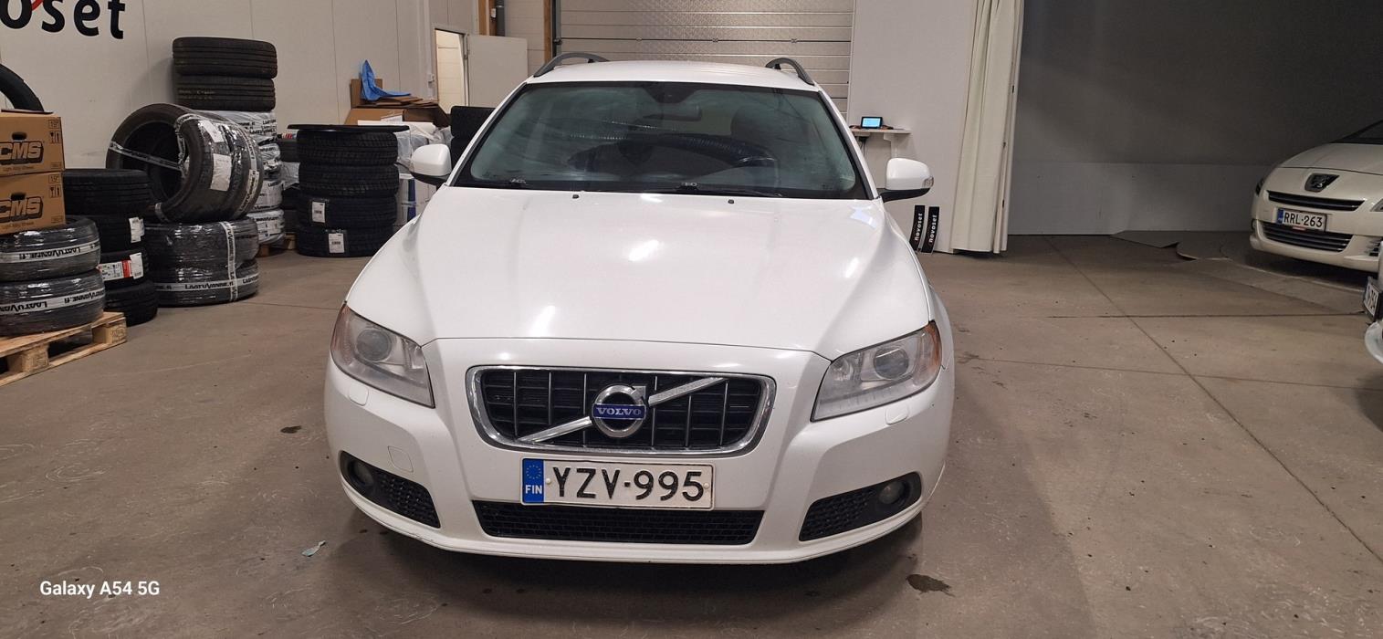 VOLVO V70 2011