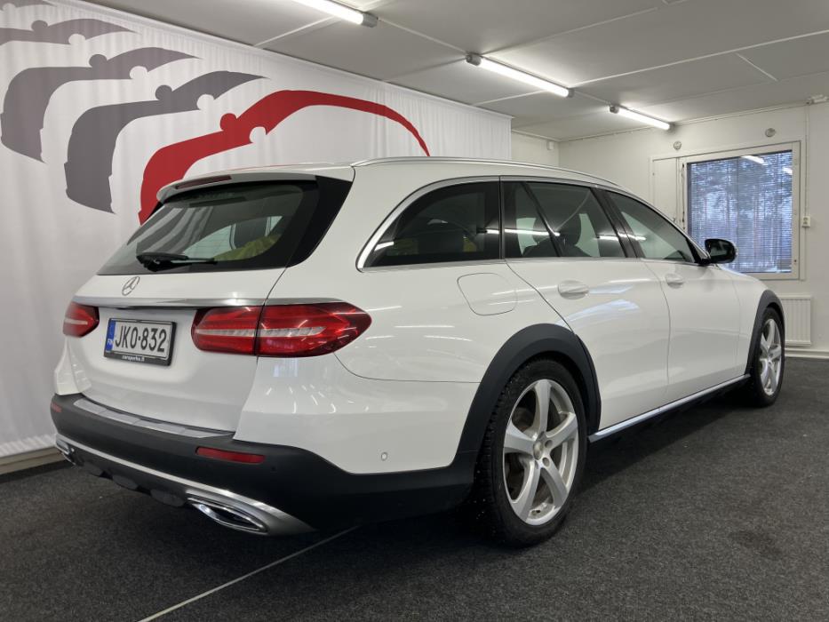 MERCEDES-BENZ E 2017