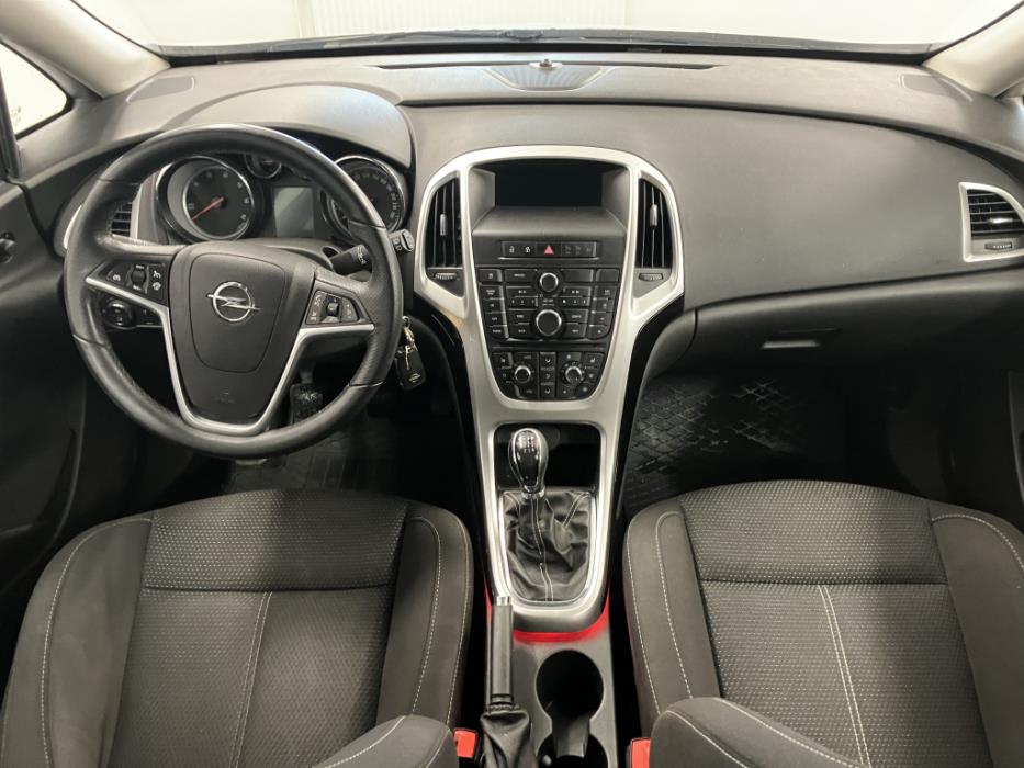 OPEL Astra 2013