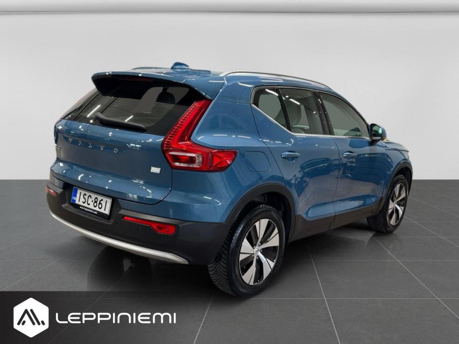 VOLVO XC40 2023