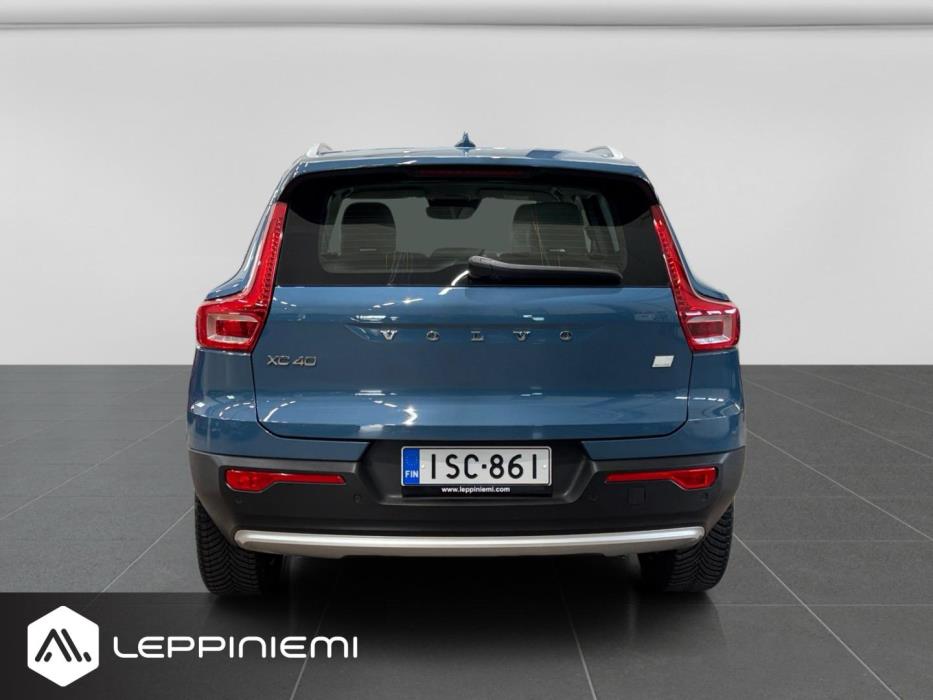 VOLVO XC40 2023