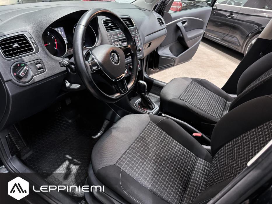 VOLKSWAGEN Polo 2015