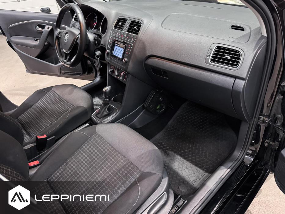VOLKSWAGEN Polo 2015