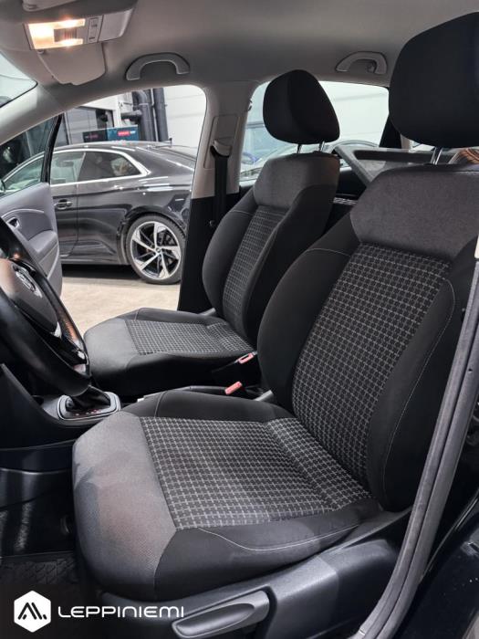 VOLKSWAGEN Polo 2015