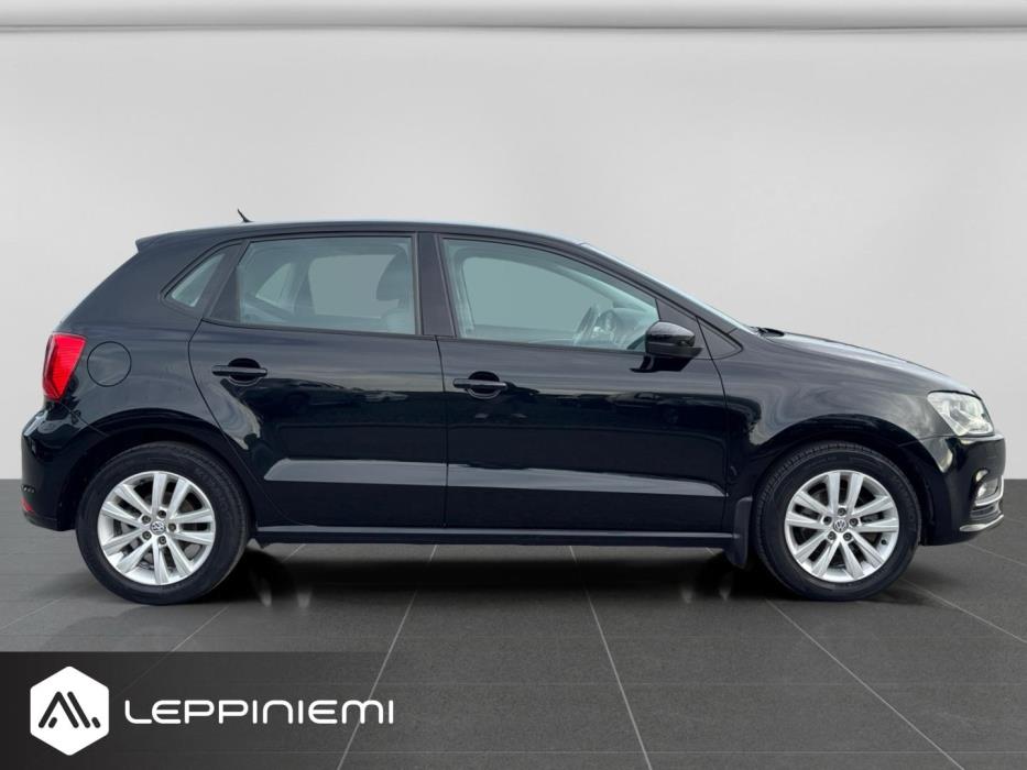 VOLKSWAGEN Polo 2015