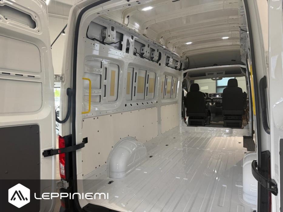 VOLKSWAGEN Crafter 2023