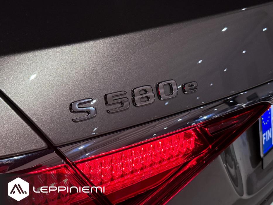 MERCEDES-BENZ S 2023