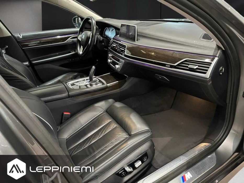 BMW 750 2019