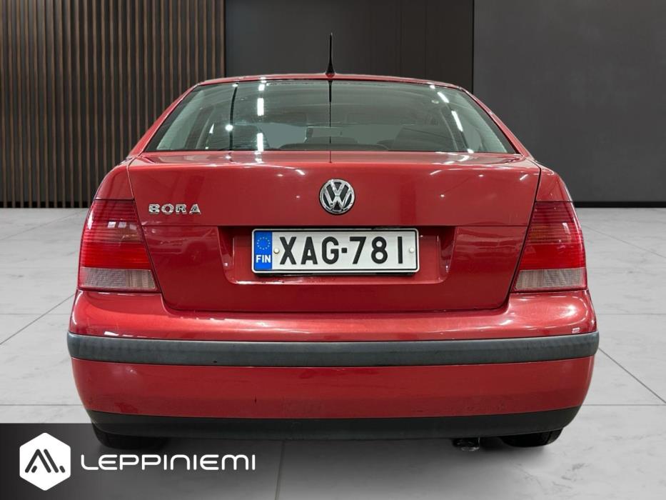 VOLKSWAGEN Bora 2004