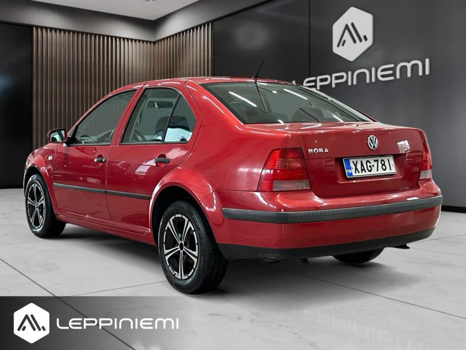 VOLKSWAGEN Bora 2004