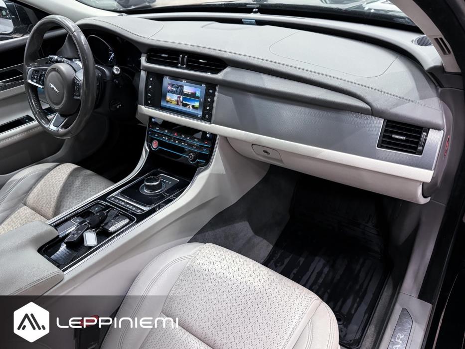 JAGUAR XF 2018
