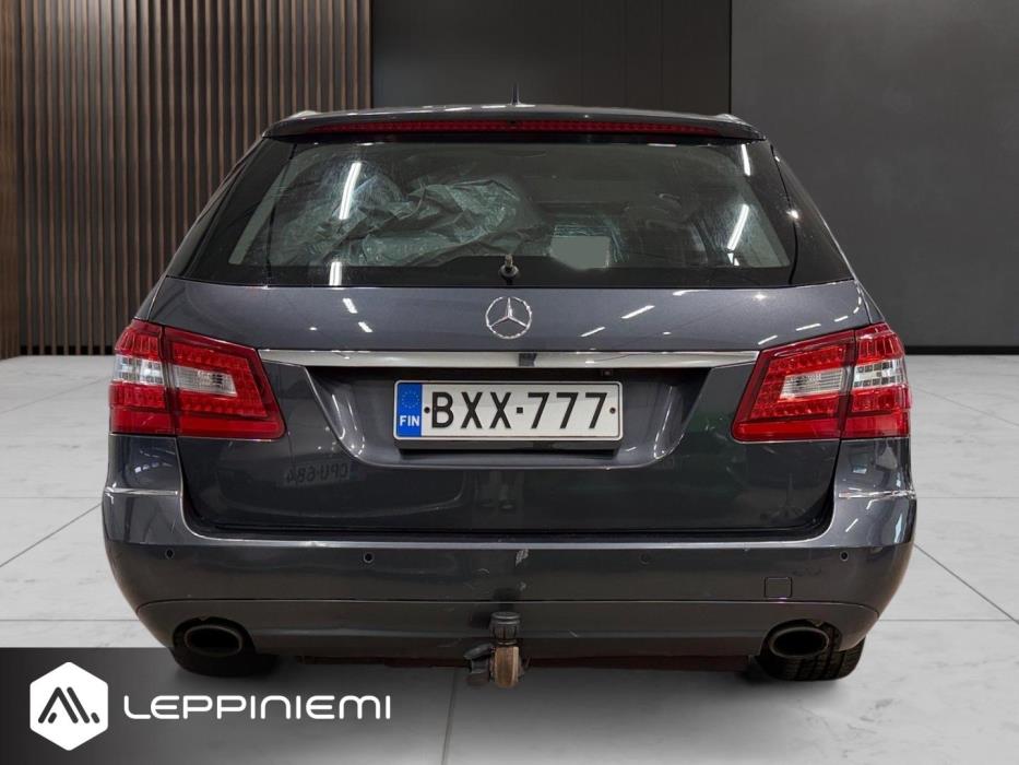 MERCEDES-BENZ E 2010