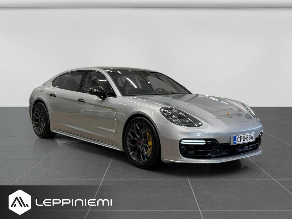 PORSCHE Panamera 2018