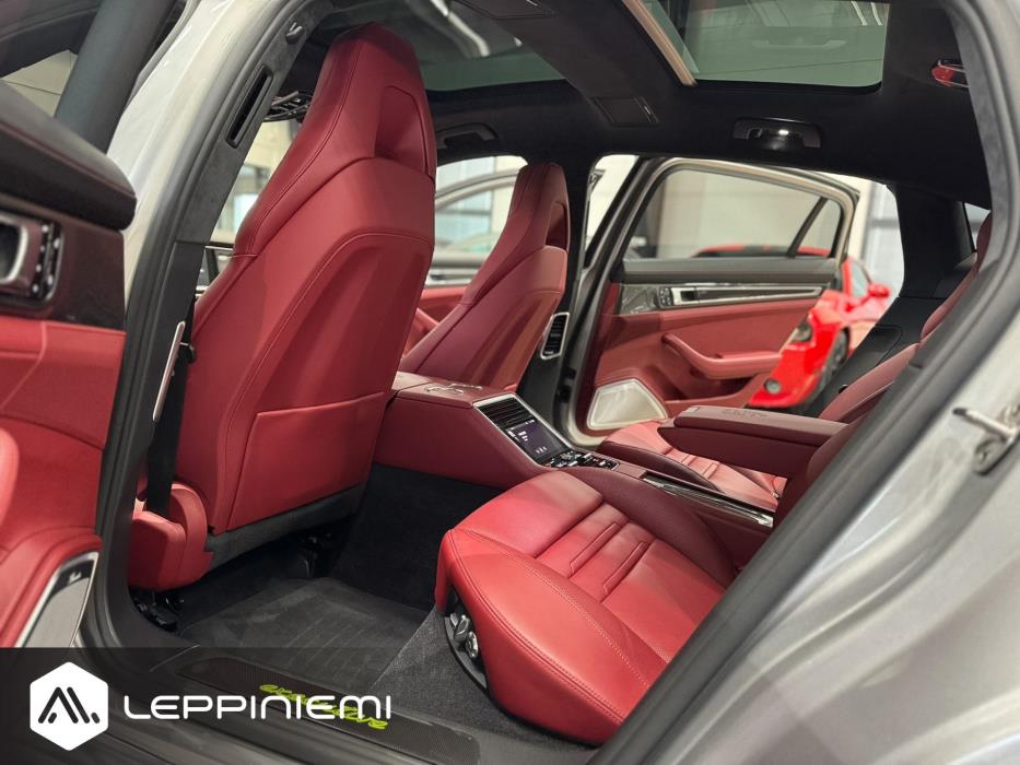 PORSCHE Panamera 2018
