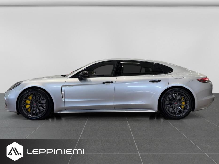 PORSCHE Panamera 2018