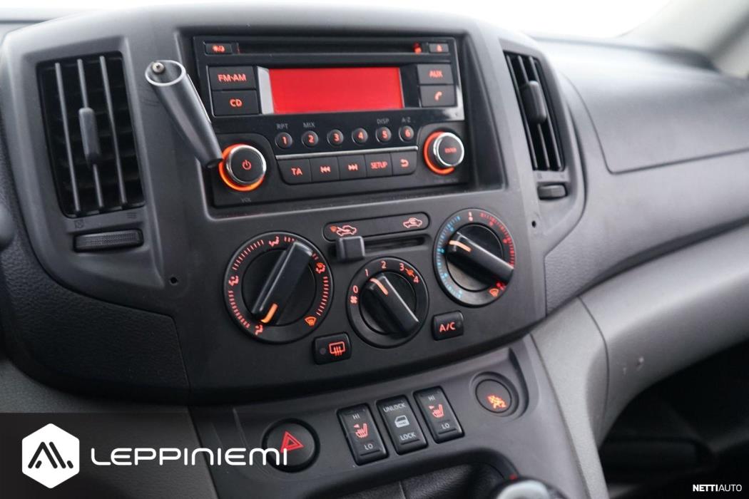 NISSAN NV200 2015