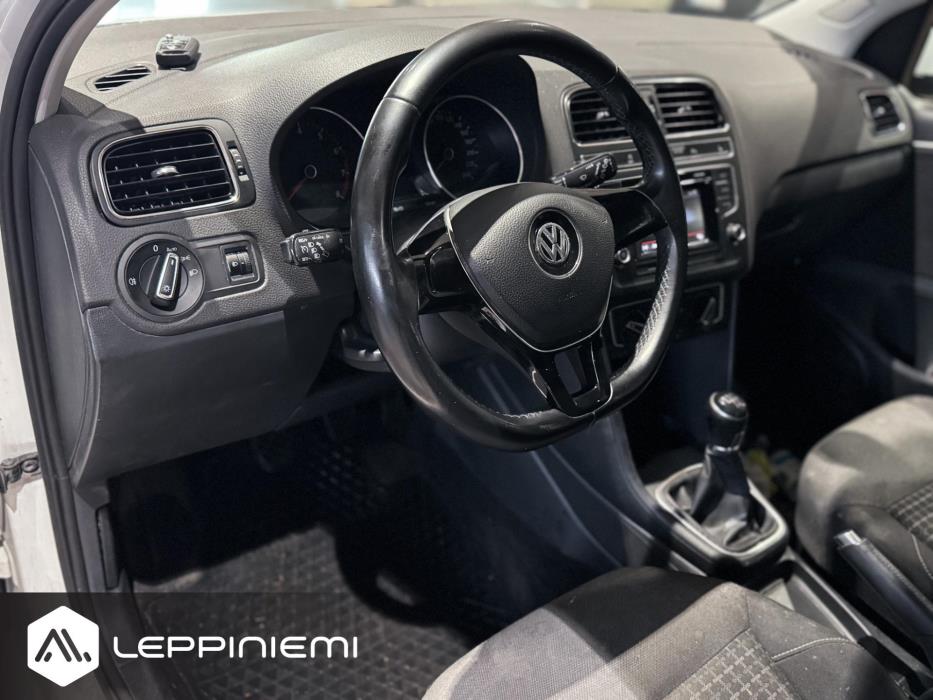 VOLKSWAGEN Polo 2016