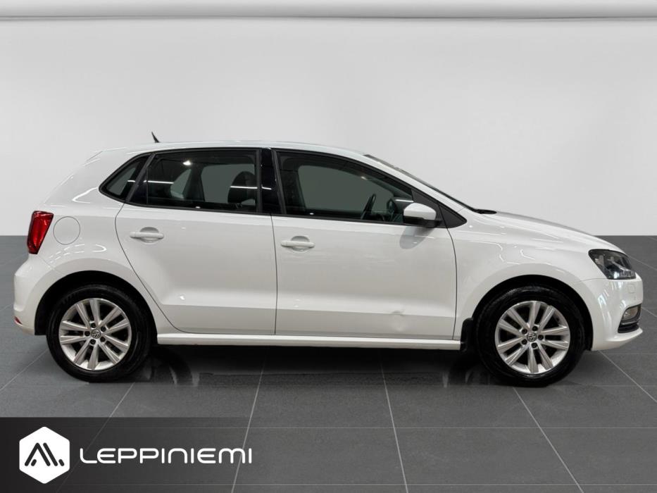 VOLKSWAGEN Polo 2016